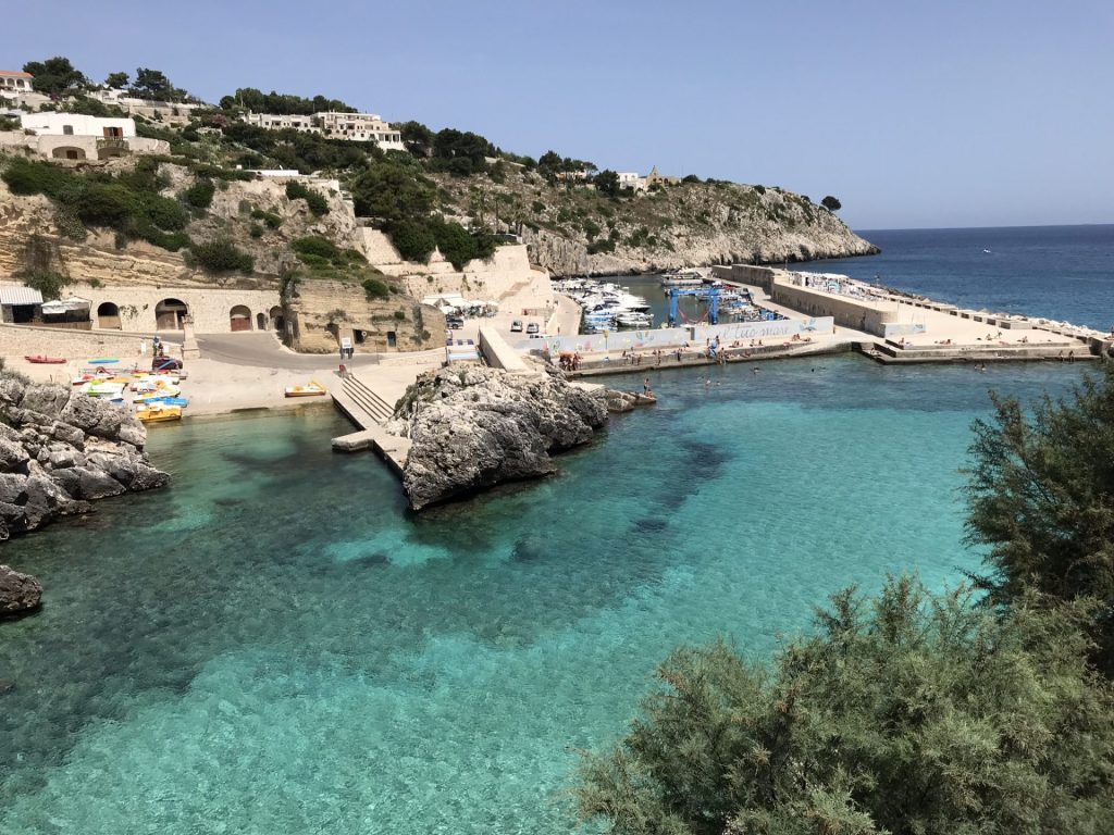 Mare cristallino di Castro lungo la costa adriatica del Salento
