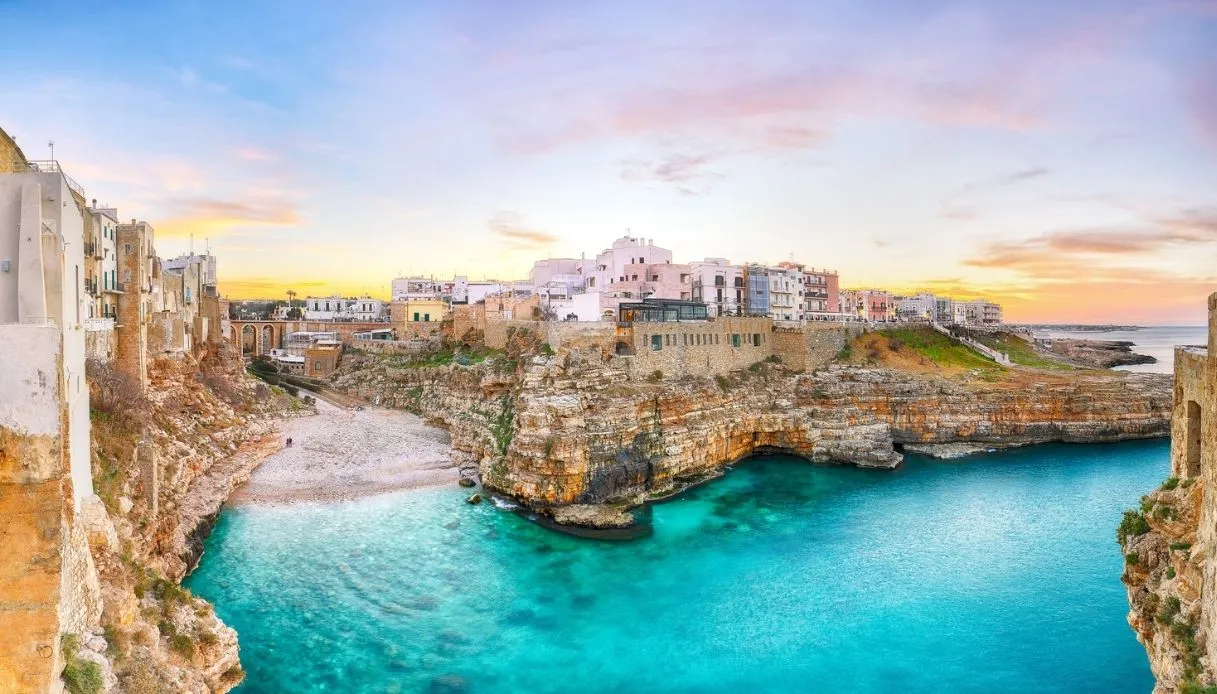 Tour in barca a Polignano a Mare davanti alle grotte marine con sosta bagno nelle acque cristalline della costa pugliese