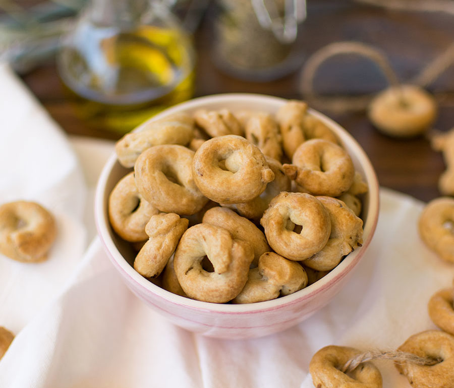 Piatti tipici della Puglia con orecchiette, burrata, focaccia barese e prodotti della tradizione gastronomica