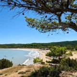 Trekking sul Sentiero dei Trabucchi del Gargano con vista sul mare tra Peschici e Vieste