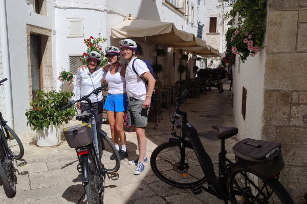 Tour in e-bike tra i borghi della Valle d’Itria e panorami pugliesi