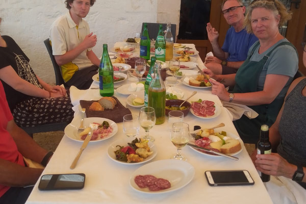 Tour in eBike per famiglie nella campagna pugliese con biciclette elettriche