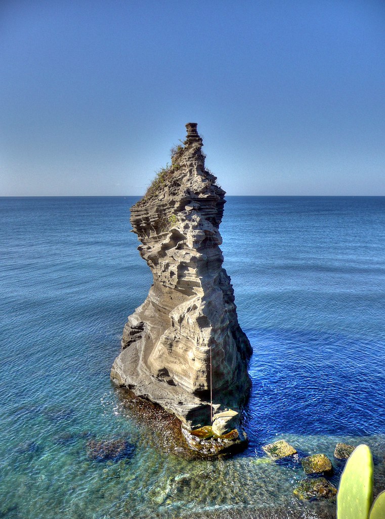 Mare cristallino di Fasano lungo la costa pugliese dell'Adriatico