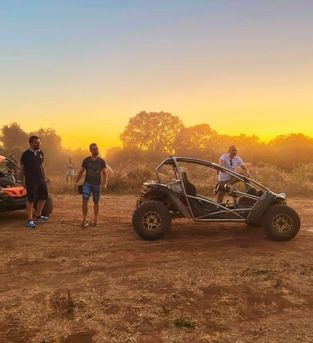 Tour in buggy in Puglia tra sentieri sterrati, ulivi secolari e paesaggi della campagna pugliese.