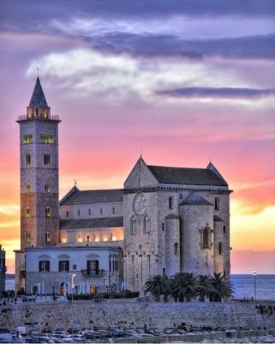 Escursione in Puglia tra Andria, Trani e Giovinazzo alla scoperta di borghi storici, mare e cultura