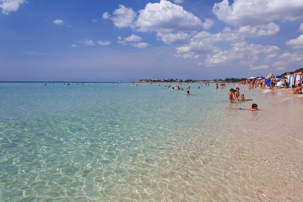 Mare cristallino di Lecce lungo la costa adriatica della Puglia
