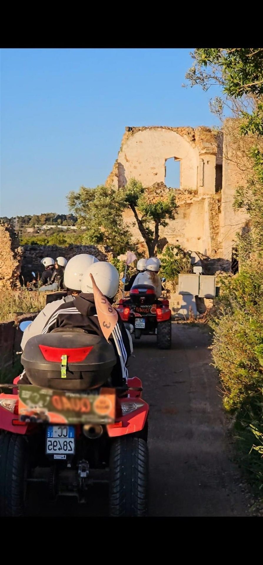 Quad tra la macchia mediterranea e il mare del Salento