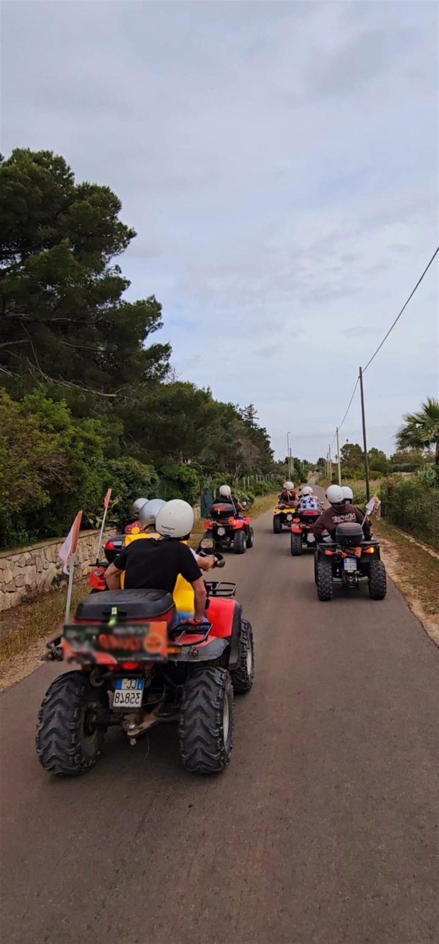 Quad tra la macchia mediterranea e il mare del Salento