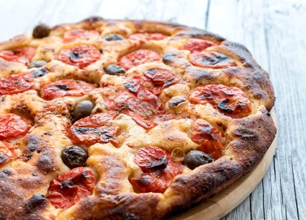 Piatti tipici della Puglia con orecchiette, burrata, focaccia barese e prodotti della tradizione gastronomica