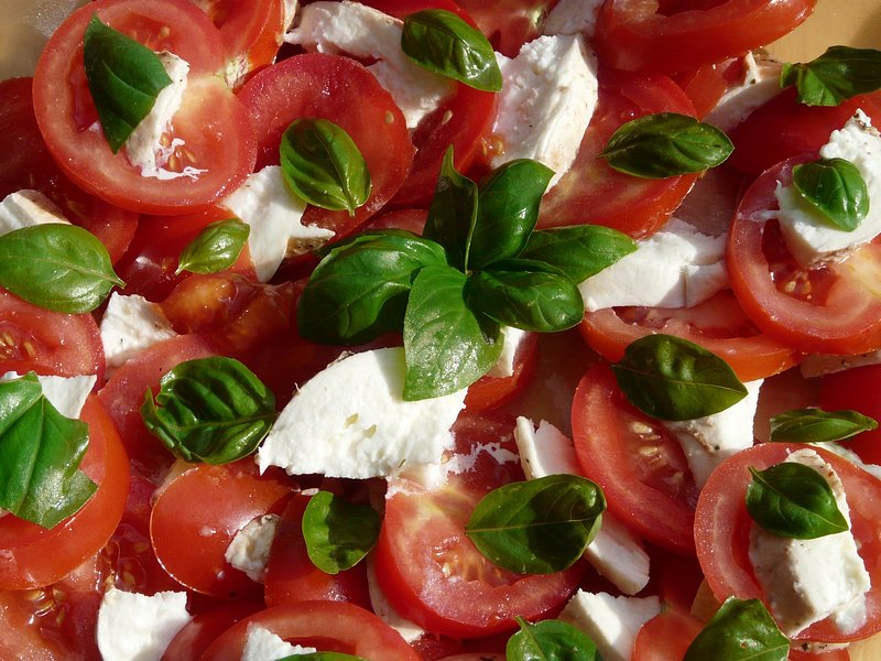 Burrata pugliese fresca di Andria, specialità casearia tradizionale dal cuore cremoso.